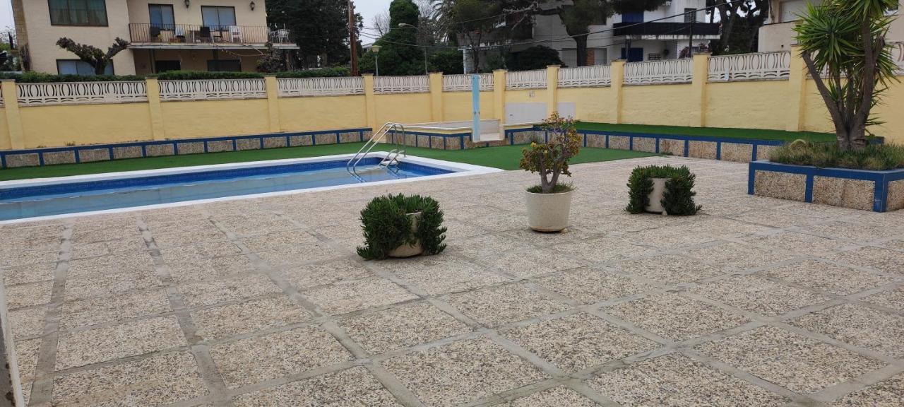 Acogedor Estudio En La Playa, Con Vistas Al Mar, Y Piscina Comunitaria Sant Salvador Bagian luar foto